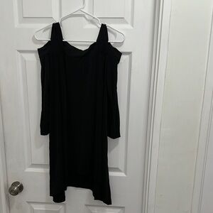Chicoโs Black Cold-Shoulder Sharkbite Top 3/4 Sleeves Size 0 small